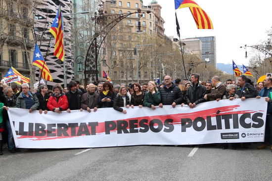 People take to the streets in Barcelona to demand Puigdemont's release (by Andrea Zamorano)
